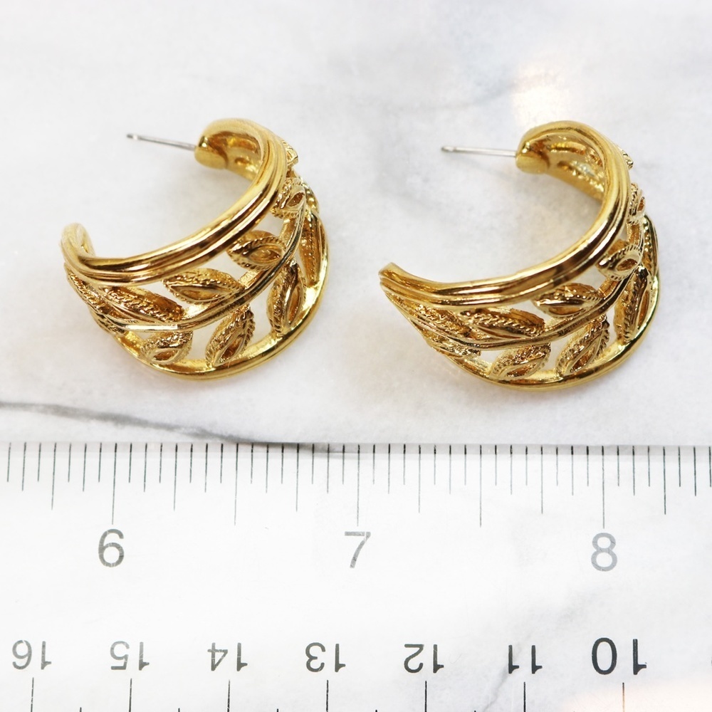 Vintage Trifari Gold Crescent Hoop Leaf Earrings - Picture 15 of 16